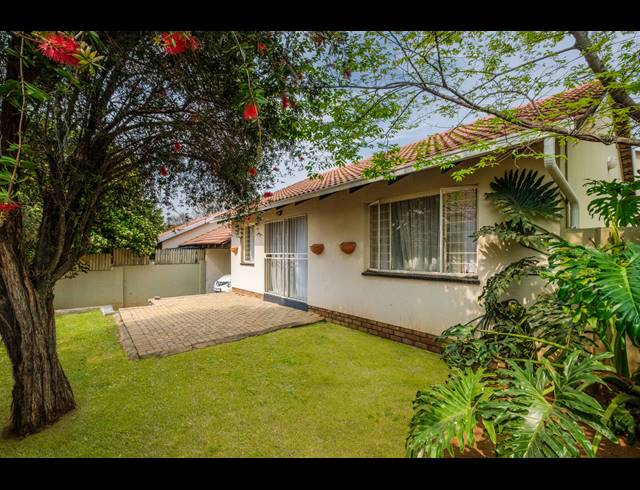 2 BEDROOM TOWNHOUSE FOR SALE IN SUNDOWNER